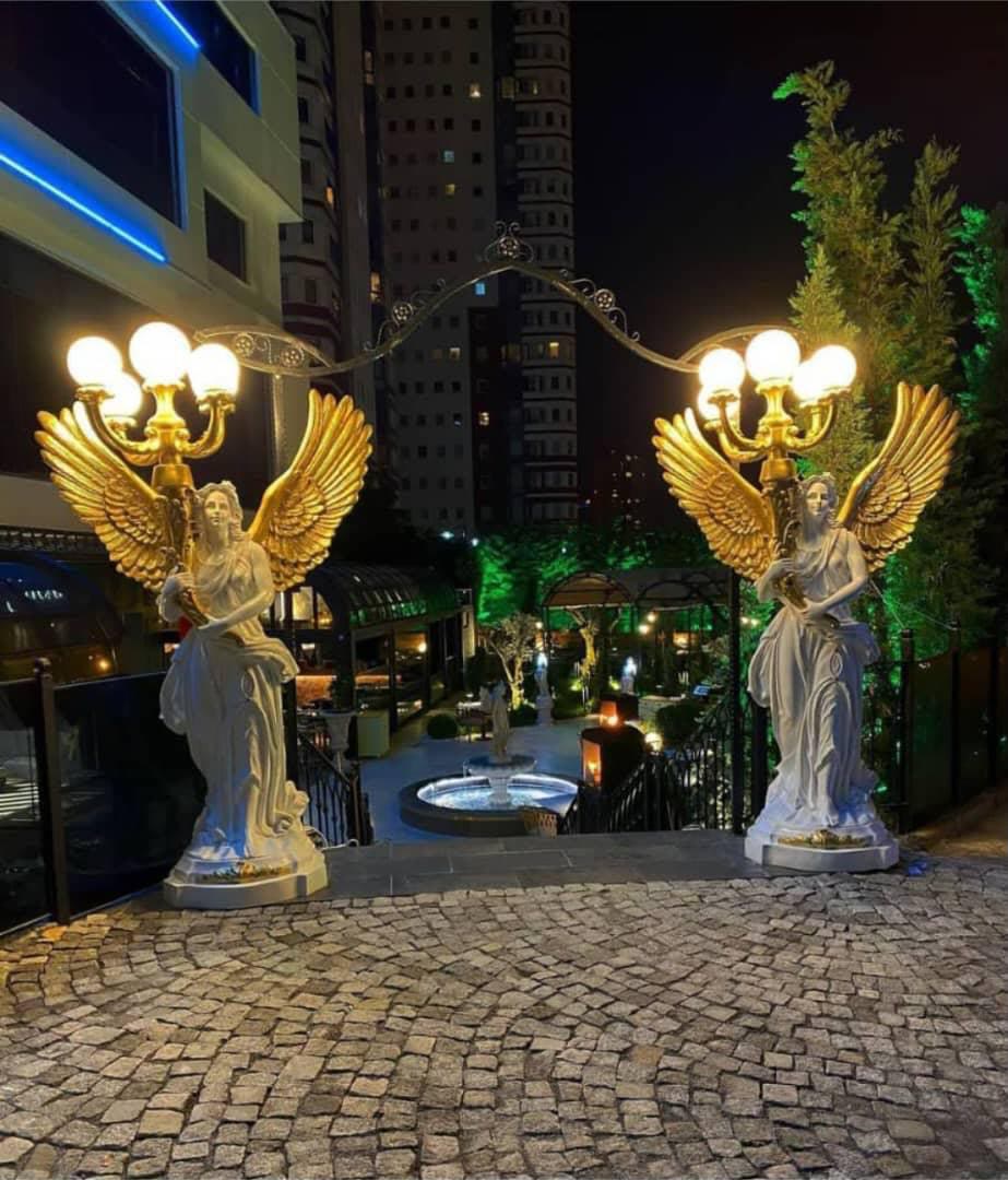 Beş lambalı melek heykeli