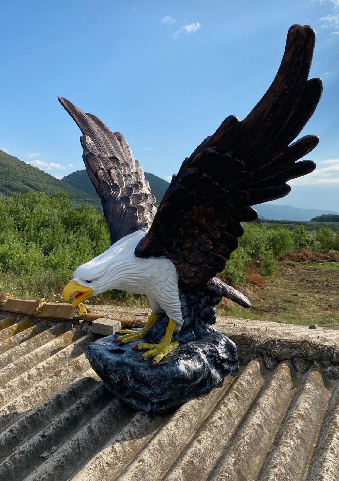 Kartal heykeli